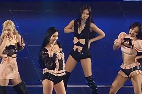 Điều gì đang xảy ra ở concert BLACKPINK tại Gocheok Sky Dome khiến netizen 'bùng nổ' tranh luận