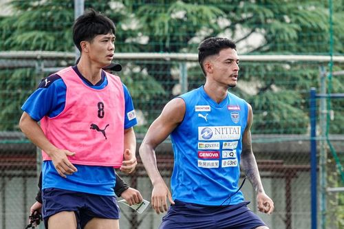 Báo Nhật Bản tiết lộ hai đại gia V.League muốn chiêu mộ Công Phượng