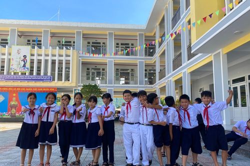 Toàn bộ học sinh tiểu học thôn Nam Yên đã được đi học