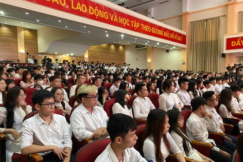 4500 tân sinh viên Trường ĐH Thủy lợi tham dự lễ khai giảng năm học mới
