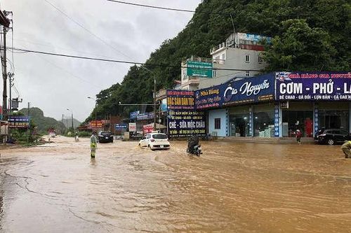 Cử tri tỉnh Hòa Bình kiến nghị Bộ GTVT sửa chữa Quốc lộ 6