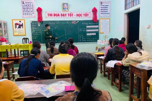 Lớp học đêm vùng biên giới