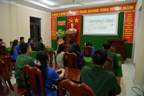Tổ chức cho bộ đội và nhân dân xem bộ phim 'Cuộc chiến không giới tuyến'