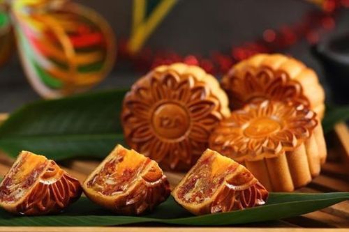 Xưởng bánh Trung thu của má
