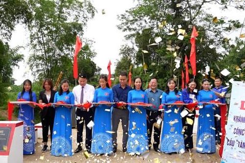 Báo Tiền Phong bàn giao hai công trình an sinh tại Cao Bằng và Hà Giang
