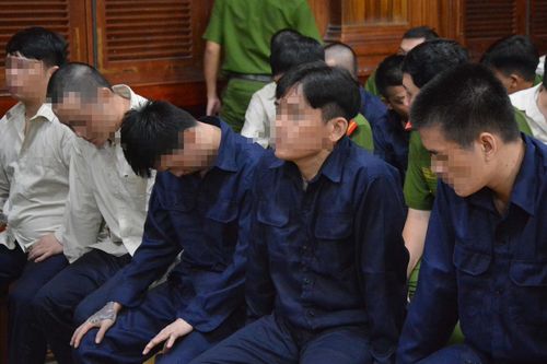 Tuyên án 94 bị cáo trong vụ 'băng áo cam' đập phá quán ốc