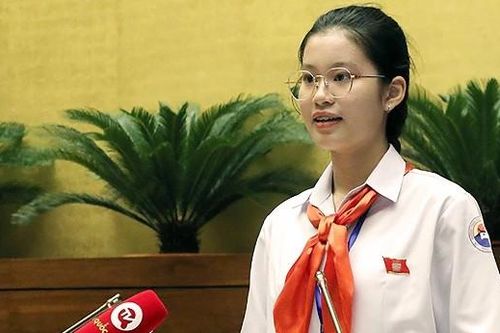 Nữ sinh lớp 9 điều hành phiên họp giả định 'Quốc hội trẻ em'