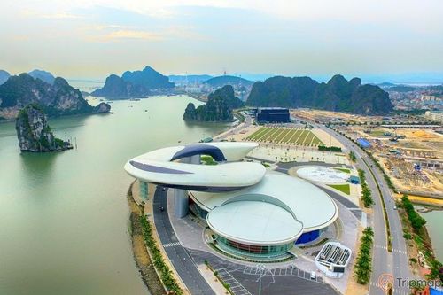 Bắn pháo hoa tầm cao trong Lễ kỷ niệm 60 năm thành lập tỉnh Quảng Ninh
