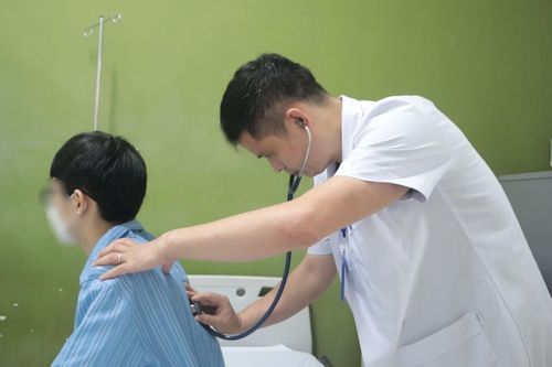 Thay van động mạch phổi cho một bệnh nhân từ tĩnh mạch đùi
