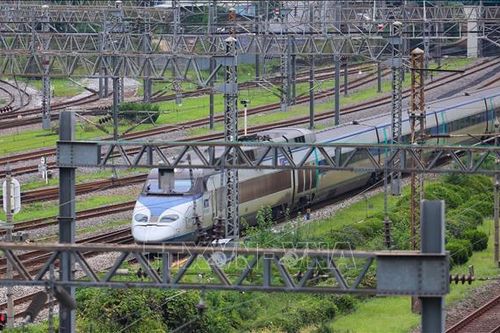 Công nhân đường sắt Hàn Quốc trở lại làm việc sau đình công