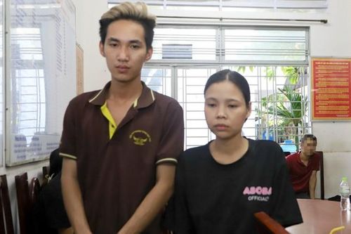 Bắt băng nhóm chuyên dụ dỗ các thiếu nữ chụp ảnh khỏa thân rồi ép bán dâm