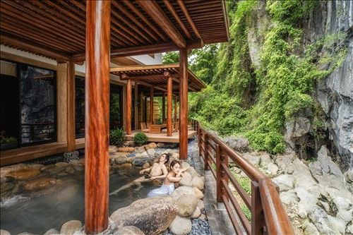 Khám phá biệt thự khoáng nóng đang gây 'sốt' tại Quảng Ninh
