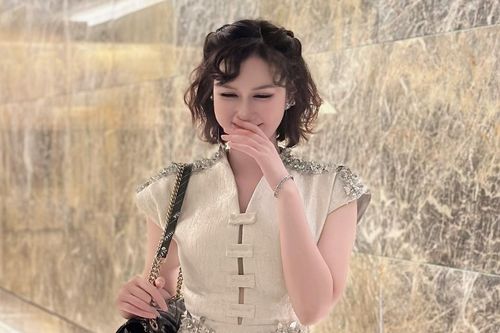 Hương Giang phản ứng ra sao khi bị hỏi chưa quên người cũ