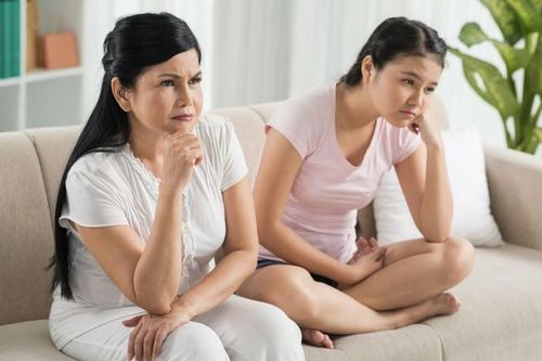 Mẹ bức xúc khi thấy chị dâu tương lai dạy dỗ con riêng của anh tôi