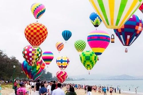 Hải Phòng khai hội khinh khí cầu và chọi trâu Đồ Sơn