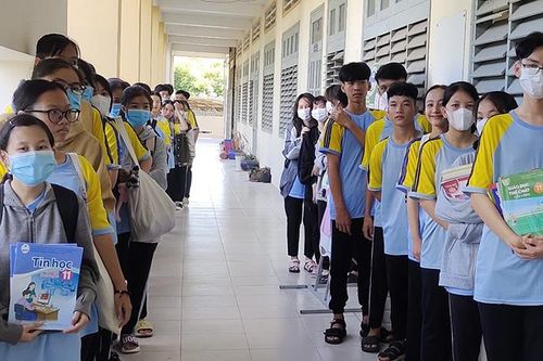 Thực hiện tốt công tác huy động học sinh ra lớp