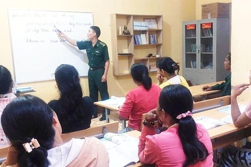 Chuyện xóa mù chữ nơi suối Khôn