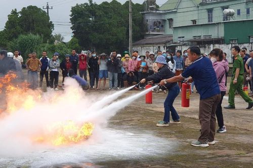 Huấn luyện nghiệp vụ phòng cháy chữa cháy cho các cơ sở kinh doanh huyện Ia Grai