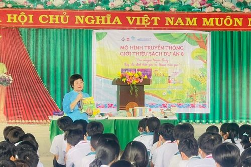 Giới thiệu sách về bình đẳng giới và vấn đề cấp thiết với phụ nữ, trẻ em tại Krông Pa