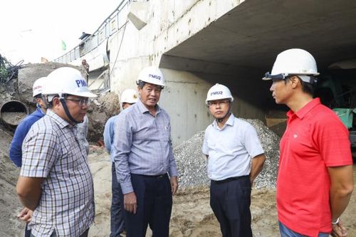 Khẩn trương hoàn thiện để đưa cầu Xóm Bóng vào khai thác