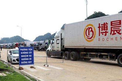 Số lượng xe chở hàng hóa tồn chờ xuất khẩu qua Cửa khẩu Quốc tế Hữu Nghị tăng