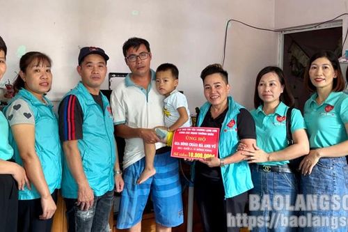 Câu lạc bộ Thiện nguyện Trái tim yêu thương: Hỗ trợ 10 triệu đồng cho cháu bé mắc bệnh tan máu bẩm sinh