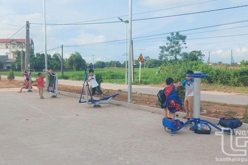 Phú Bình: Lắp đặt mới 43 bộ dụng cụ thể thao ngoài trời