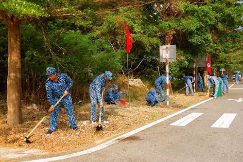Hưởng ứng 'Ngày chủ nhật xanh' lần thứ IV, Lữ đoàn 189 thu gom hơn 750kg rác thải nhựa