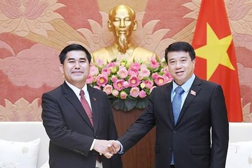 Chủ tịch Hội đồng Dân tộc Y Thanh Hà Niê Kđăm tiếp Đoàn Đại biểu Quốc hội trẻ Quốc hội Lào