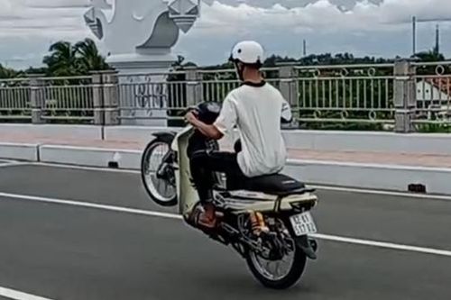 Bốc đầu xe quay phim câu like, cả cha và con đều bị phạt