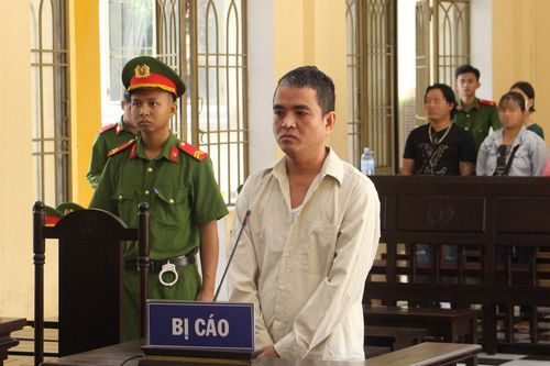 Đến nhà vợ cũ đón con gái đi chơi, người đàn ông đâm em vợ trọng thương