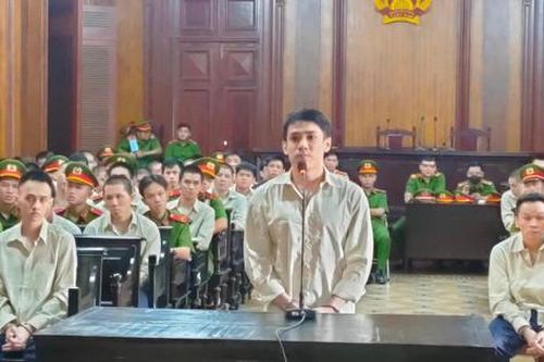 Tuyên án 94 bị cáo trong vụ 'băng áo cam' đập phá quán ốc