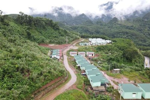Cuộc sống ở khu tái định cư của bản người Chứt trên đỉnh 'Cổng trời' vùng biên viễn