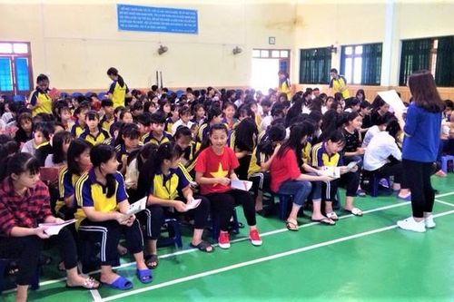 Tích cực phối hợp với nhà trường tổ chức hoạt động ngoại khóa truyền thông về Chăm sóc sức khỏe sinh sản