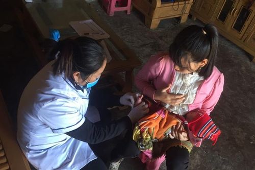 Công tác chăm sóc sức khỏe bà mẹ, trẻ em vùng đồng bào dân tộc thiểu số dần được cải thiện
