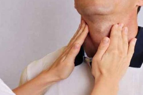 U nang tuyến giáp có thực sự lành tính? Dấu hiệu cảnh báo ung thư tuyến giáp