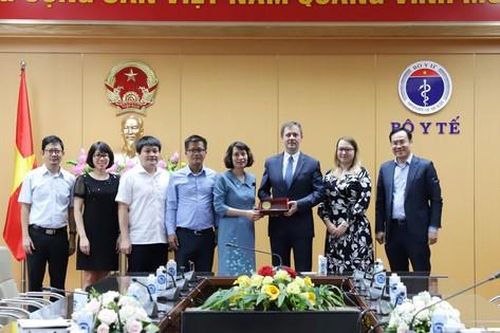 Thứ trưởng Bộ Y tế Nguyễn Thị Liên Hương tiếp Đại sứ đặc mệnh toàn quyền Hungary tại Việt Nam