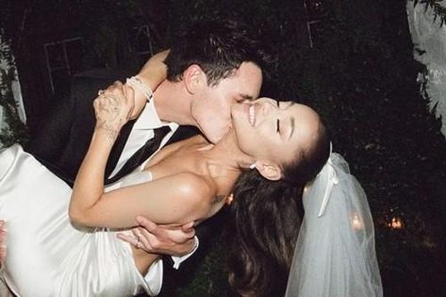 Ariana Grande chính thức đệ đơn ly hôn chồng: Ngọt ngào đến mấy cũng tan thành mây
