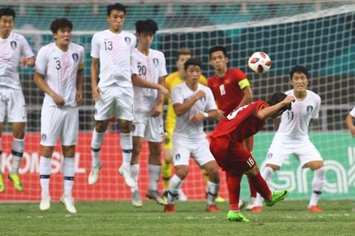 Sao HAGL lập siêu phẩm từ chấm sút phạt tại ASIAD, CĐV đối thủ phải tấm tắc ngợi khen tiền vệ Olympic Việt Nam