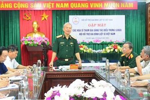 Trung tướng Hoàng Khánh Hưng dự gặp mặt các họa sĩ sáng tác biểu trưng Hội Hỗ trợ gia đình liệt sĩ Việt Nam