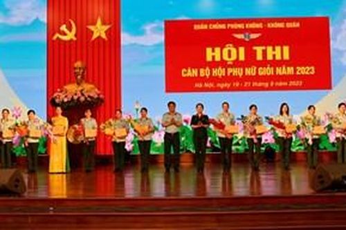 Thiếu tướng Bùi Tố Việt dự Hội thi cán bộ Hội phụ nữ giỏi Quân chủng Phòng không-Không quân