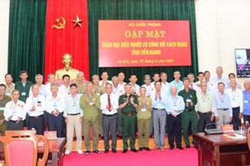 Trung tướng Lê Quang Minh chủ trì buổi gặp mặt đoàn đại biểu người có công với cách mạng tỉnh Tiền Giang
