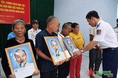 Vùng Cảnh sát biển 2 với đồng bào dân tộc thiểu số Nam Đông