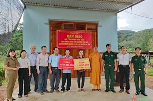 Bàn giao nhà 'Tình nghĩa quân - dân' tại huyện Đạ Tẻh, Lâm Đồng