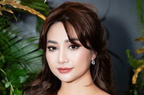 Lộ diện nhan sắc 'không hề kém cạnh' của 'nữ beauty' 9X khi chung khung hình với Ninh Dương Lan Ngọc