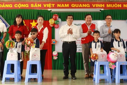 Đồng Nai: Trao quà trung thu cho 210 trẻ em khuyết tật
