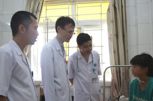 Cứu sống bé gái 9 tuổi hôn mê sâu do nhiễm toan ceton