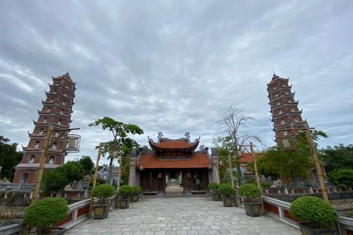 'Mục sở thị' ngôi chùa hơn 700 tuổi linh thiêng nổi tiếng miền Trung