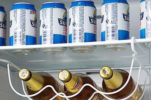 Mang bia đến trường, bé trai khiến cả lớp ngủ gục