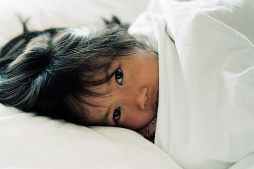 Cách giúp con thoát khỏi chứng sợ hãi ban đêm